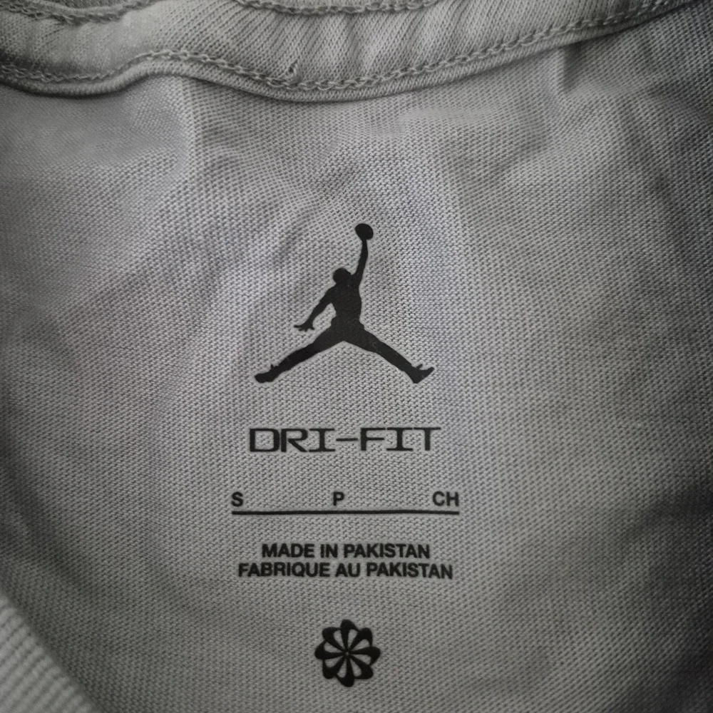 Jordan Shirt Mens Small Gray Maison Des Champions Floral Graphic‎ Dri-FIT New